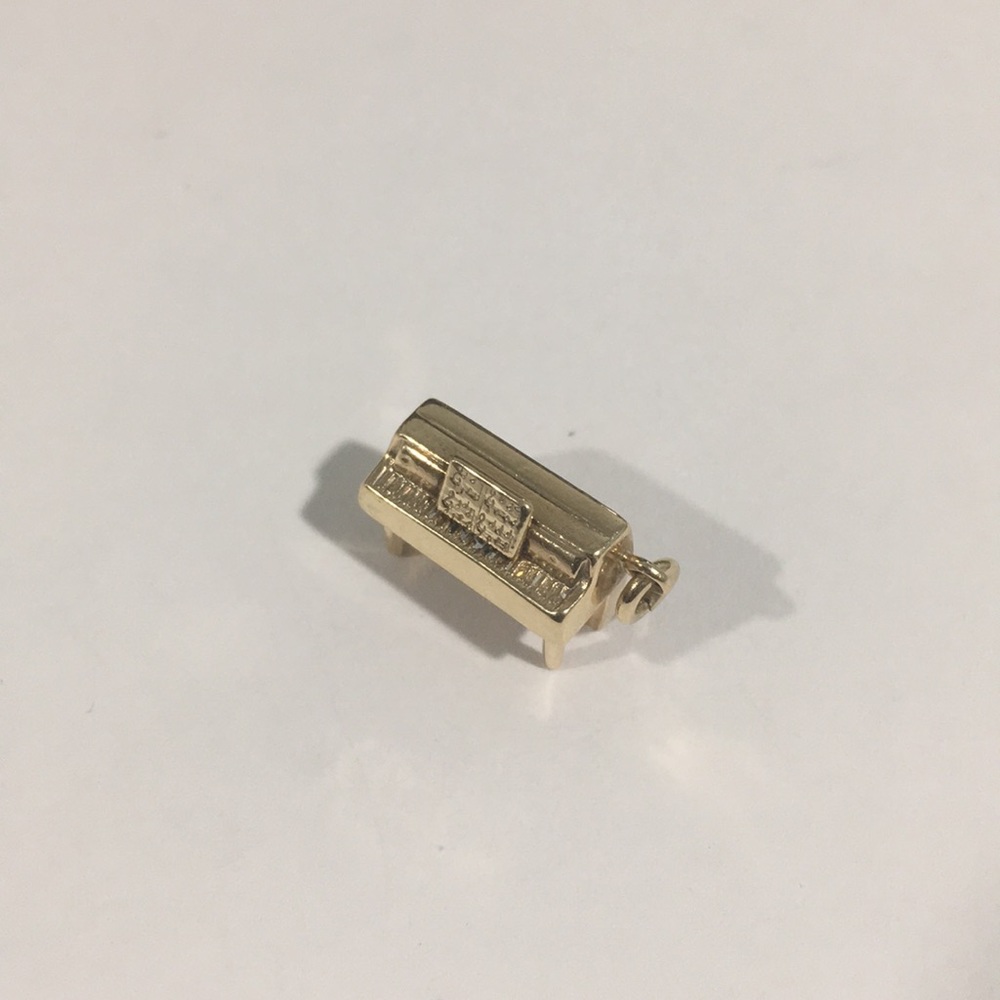 14k Yellow Gold Vintage Piano Charm - Picture 6 of 6